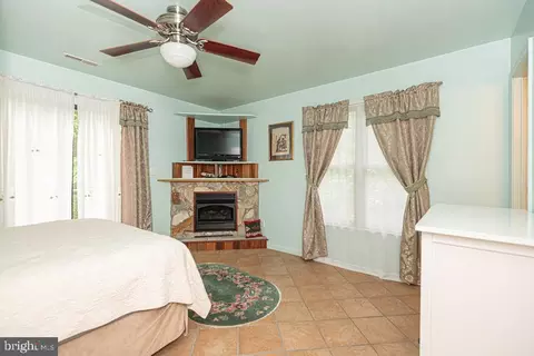Bedroom - 9 Dogwood Pl, Ocean Pines, MD 21811 photo 4 of 8