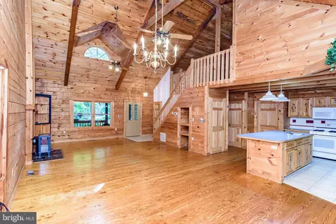 Living - 135 Windjammer Rd, Berlin, MD 21811 photo 5 of 7