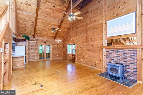 Living - 135 Windjammer Rd, Berlin, MD 21811 photo 6 of 7