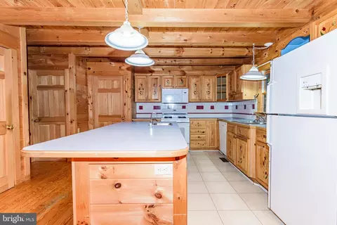 Kitchen - 135 Windjammer Rd, Berlin, MD 21811 photo 6 of 6