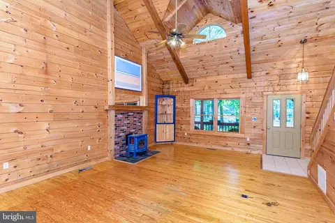 Living - 135 Windjammer Rd, Berlin, MD 21811 photo 3 of 7