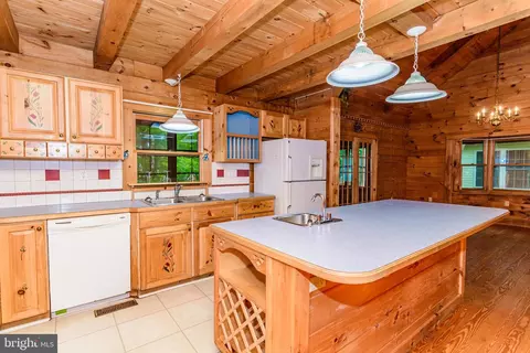 Kitchen - 135 Windjammer Rd, Berlin, MD 21811 photo 4 of 6