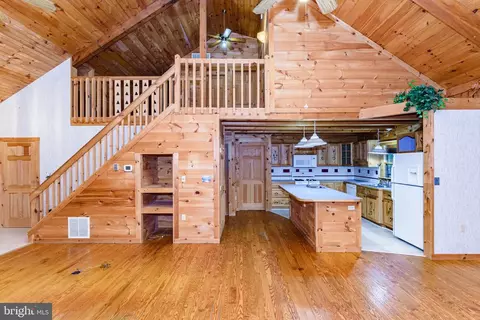 Entry Way - 135 Windjammer Rd, Berlin, MD 21811 photo 1 of 5