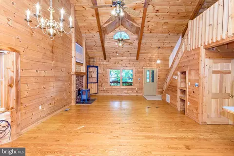 Living - 135 Windjammer Rd, Berlin, MD 21811 photo 4 of 7