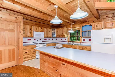 Kitchen - 135 Windjammer Rd, Berlin, MD 21811 photo 2 of 6
