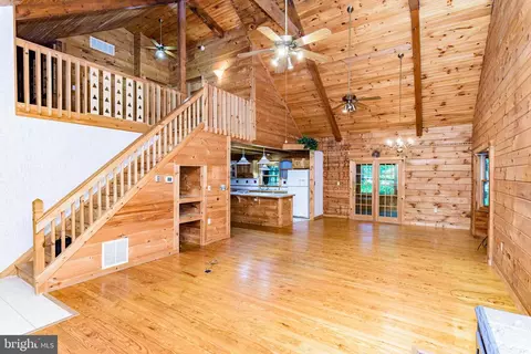 Living - 135 Windjammer Rd, Berlin, MD 21811 photo 1 of 7