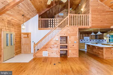 Entry Way - 135 Windjammer Rd, Berlin, MD 21811 photo 2 of 5