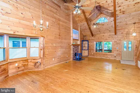 Living - 135 Windjammer Rd, Berlin, MD 21811 photo 2 of 7