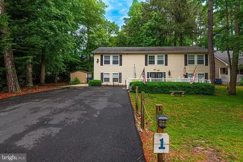 1 Quarter Staff Pl, Ocean Pines, MD 21811