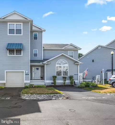 525 Yacht Club Dr #3, Ocean Pines, MD 21811