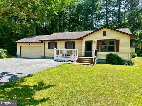5 Pirate Pl, Ocean Pines, MD 21811