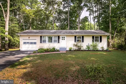8 Commodore Ct, Ocean Pines, MD 21811