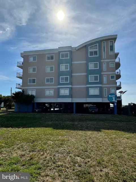 111 76th St #205, Ocean City, MD 21842