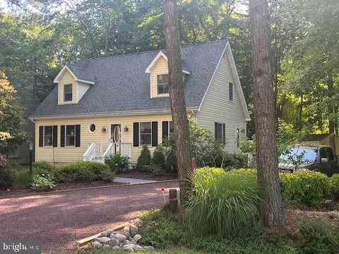 4 Castle Dr, Ocean Pines, MD 21811