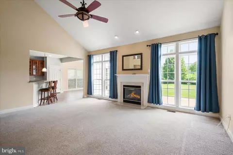 Living - 207 Powell Cir, Berlin, MD 21811 photo 3 of 5