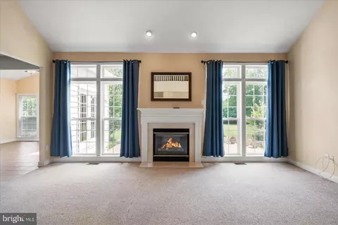 Living - 207 Powell Cir, Berlin, MD 21811 photo 2 of 5