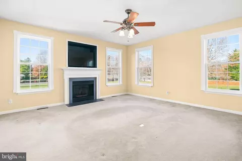 Living - 203 Flagship Cir, Berlin, MD 21811 photo 4 of 10
