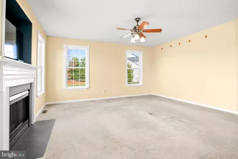 Living - 203 Flagship Cir, Berlin, MD 21811 photo 6 of 10