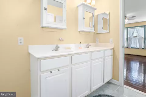 Bath - 203 Flagship Cir, Berlin, MD 21811 photo 3 of 4