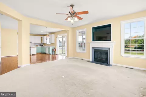 Living - 203 Flagship Cir, Berlin, MD 21811 photo 5 of 10