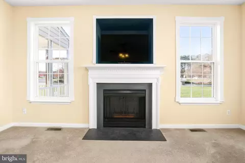 Living - 203 Flagship Cir, Berlin, MD 21811 photo 7 of 10