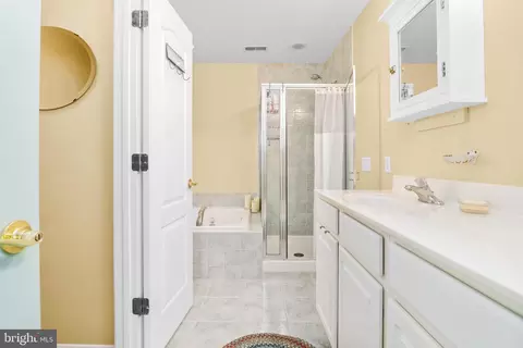 Bath - 203 Flagship Cir, Berlin, MD 21811 photo 1 of 4