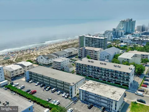 8 36th St #113, Ocean City, MD 21842