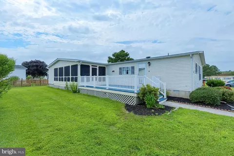 8 Midship Dr, Berlin, MD 21811