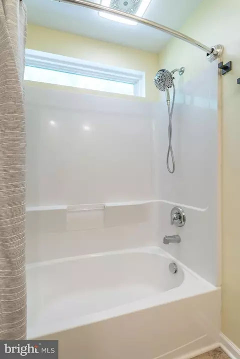 Bath - 325 Schooner Ln #206, Berlin, MD 21811 photo 1 of 2