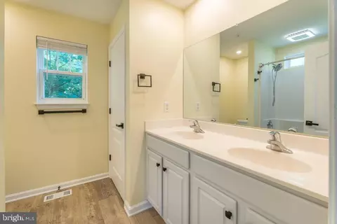 Entry Way - 325 Schooner Ln #206, Berlin, MD 21811 photo 12 of 13