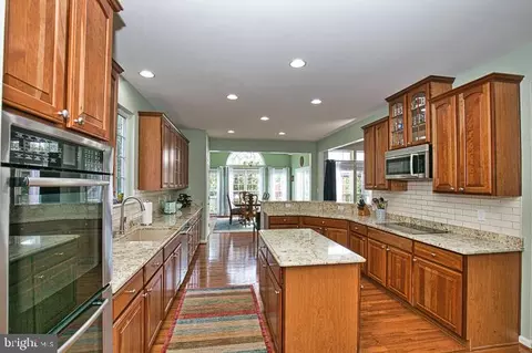 Kitchen - 280 Powell Cir, Berlin, MD 21811 photo 2 of 5