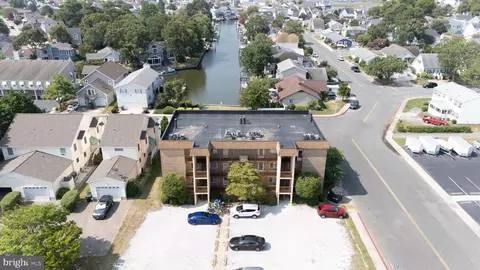 611 142nd St #102, Ocean City, MD 21842
