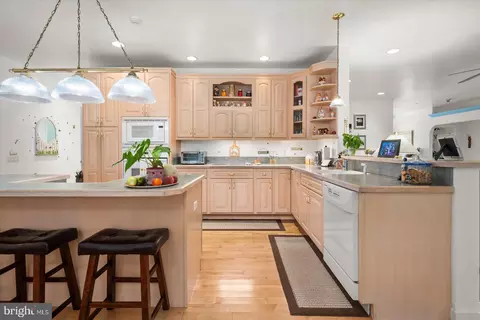 Kitchen - 12520 Deer Point Cir, Berlin, MD 21811 photo 2 of 6