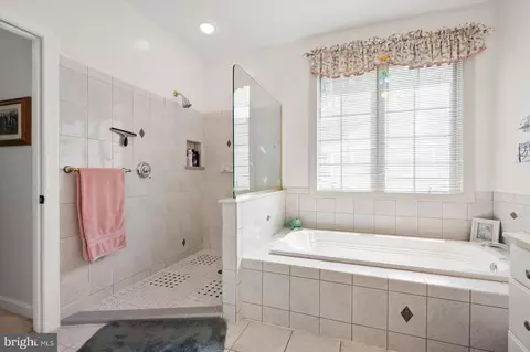 Bath - 12520 Deer Point Cir, Berlin, MD 21811 photo 3 of 7