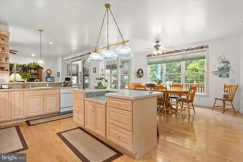 Kitchen - 12520 Deer Point Cir, Berlin, MD 21811 photo 5 of 6