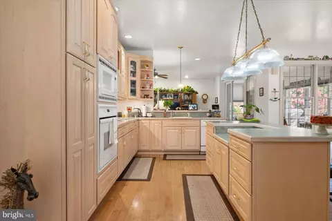 Kitchen - 12520 Deer Point Cir, Berlin, MD 21811 photo 4 of 6