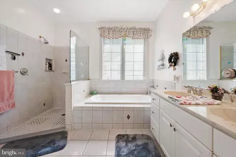 Bath - 12520 Deer Point Cir, Berlin, MD 21811 photo 2 of 7