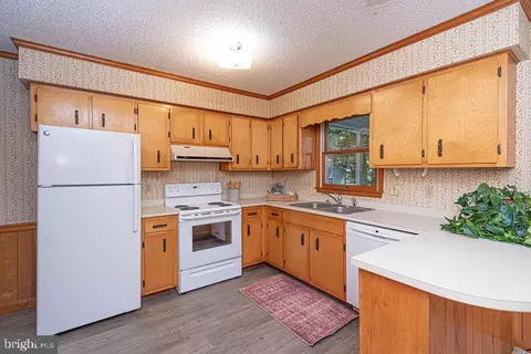 Kitchen - 18 Brandywine Dr, Ocean Pines, MD 21811 photo 2 of 6