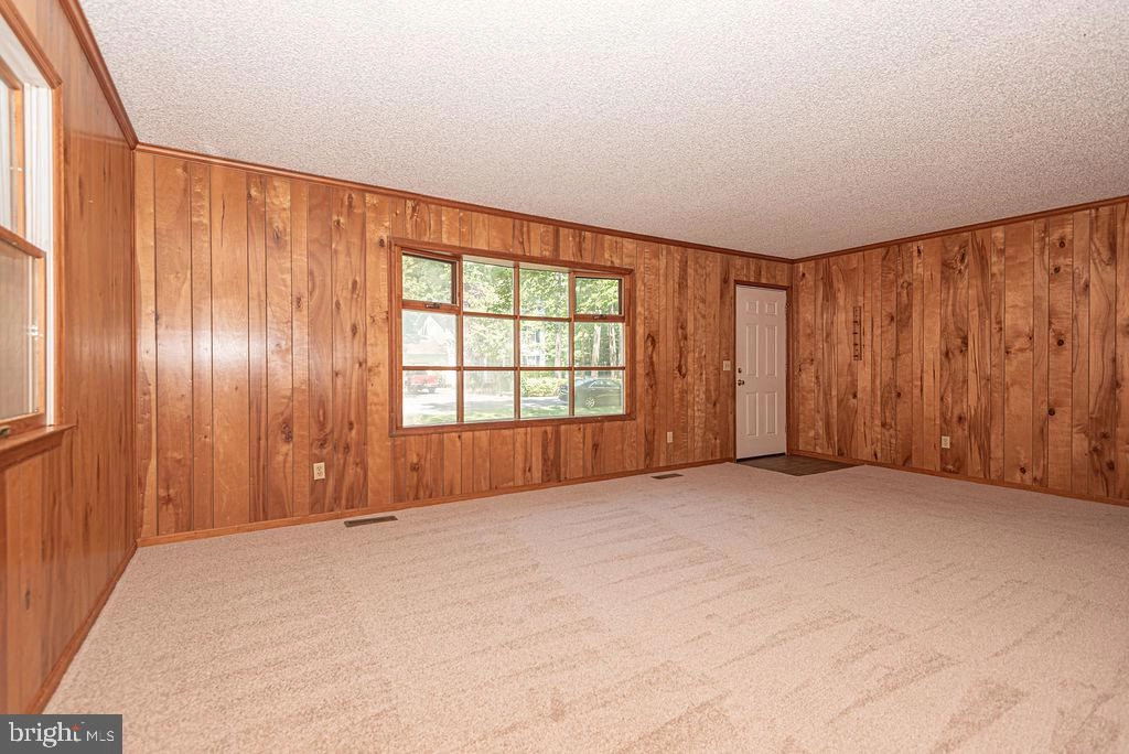 Living - 18 Brandywine Dr, Ocean Pines, MD 21811 photo 2 of 4