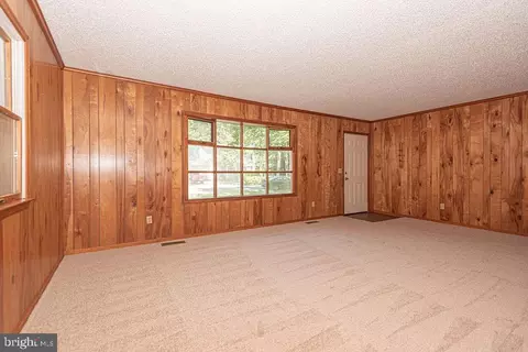 Living - 18 Brandywine Dr, Ocean Pines, MD 21811 photo 2 of 4