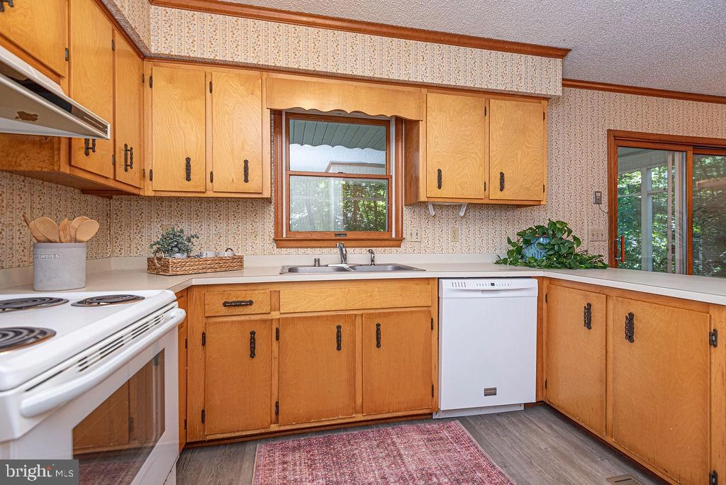 Kitchen - 18 Brandywine Dr, Ocean Pines, MD 21811 photo 3 of 6