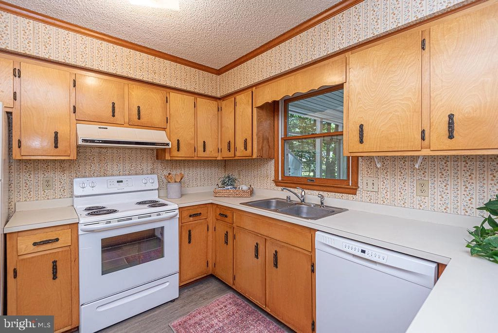 Kitchen - 18 Brandywine Dr, Ocean Pines, MD 21811 photo 5 of 6