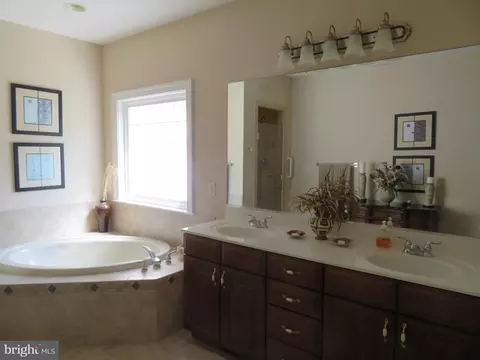 Bath - 11306 Pennington Place Pl, Berlin, MD 21811 photo 2 of 4