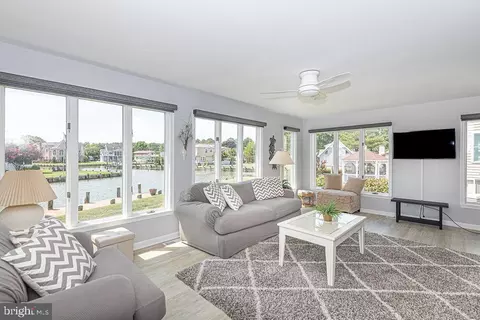 Living - 17 Clipper Ct, Ocean Pines, MD 21811 photo 5 of 7