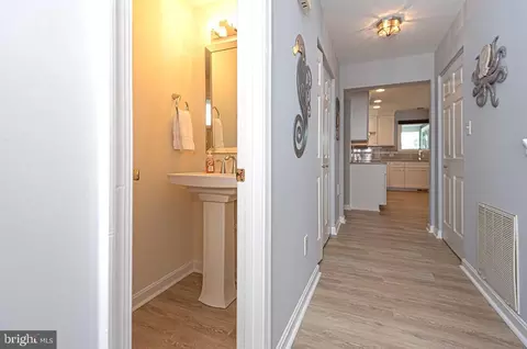 Entry Way - 17 Clipper Ct, Ocean Pines, MD 21811 photo 3 of 9