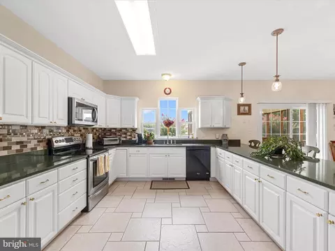 102 Ann Ct, Berlin, MD 21811 photo 8