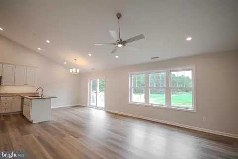 10551 Flower St, Berlin, MD 21811 photo 5
