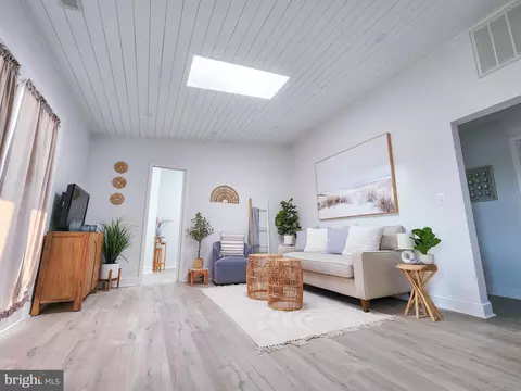 402 144th St #301, Ocean City, MD 21842