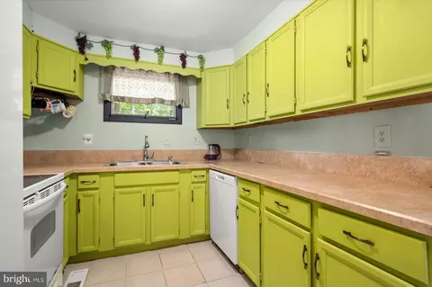 Kitchen - 33 Newport, Berlin, MD 21811 photo 3 of 3