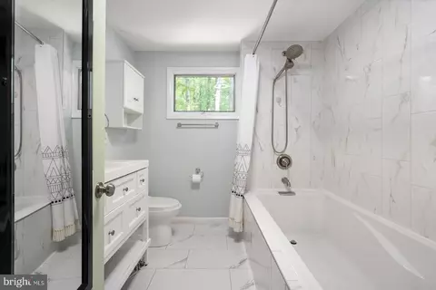 Bath - 33 Newport, Berlin, MD 21811 photo 2 of 3